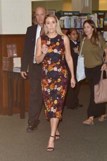 Lauren Conrad feet photo thumbnail