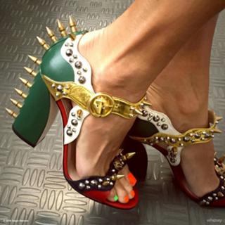 Angie Harmon feet photo thumbnail