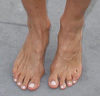 Pamela Anderson feet photo thumbnail