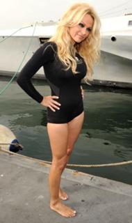 Pamela Anderson feet photo thumbnail