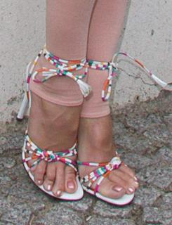 Pamela Anderson feet photo thumbnail
