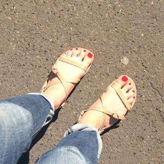 Gemma Arterton feet photo thumbnail