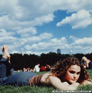 Keri Russell feet photo thumbnail
