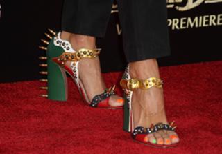 Angie Harmon feet photo thumbnail
