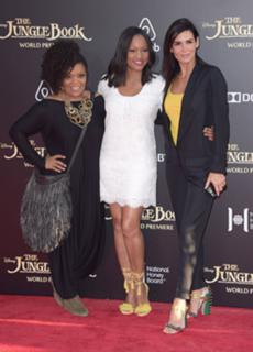 Angie Harmon feet photo thumbnail