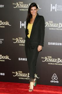 Angie Harmon feet photo thumbnail