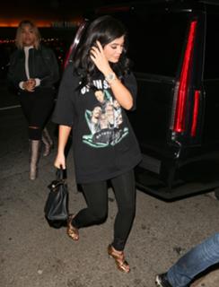 Kylie Jenner feet photo thumbnail