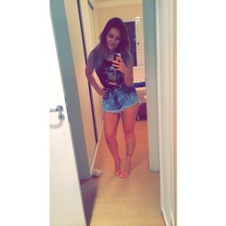 Kéfera Buchmann feet photo thumbnail