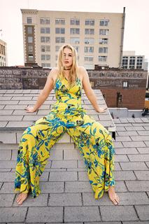 Iskra Lawrence feet photo thumbnail