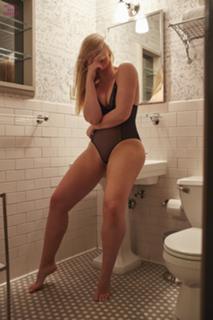 Iskra Lawrence feet photo thumbnail