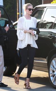 Rosie Huntington-Whiteley feet photo thumbnail