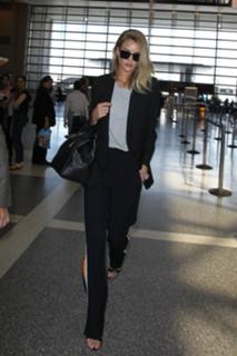 Rosie Huntington-Whiteley feet photo thumbnail