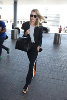 Rosie Huntington-Whiteley feet photo thumbnail