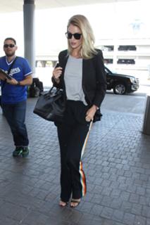 Rosie Huntington-Whiteley feet photo thumbnail