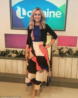 Amanda Holden feet photo thumbnail