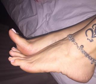 Karin Klemp feet photo thumbnail