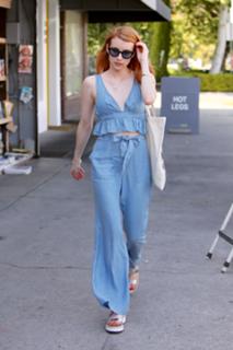 Emma Roberts feet photo thumbnail