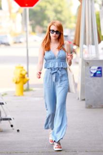 Emma Roberts feet photo thumbnail