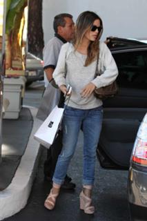 Rachel Bilson feet photo thumbnail