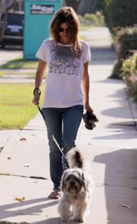 Rachel Bilson feet photo thumbnail