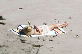 Lana Del Rey feet photo thumbnail