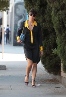 Selma Blair feet photo thumbnail