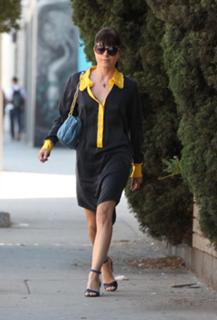 Selma Blair feet photo thumbnail