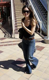 Rachel Bilson feet photo thumbnail