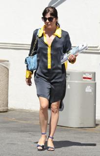 Selma Blair feet photo thumbnail
