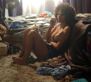Halle Berry feet photo thumbnail