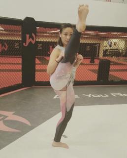 Michelle Waterson feet photo thumbnail