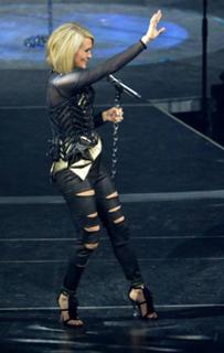 Carrie Underwood feet photo thumbnail