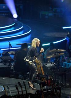 Carrie Underwood feet photo thumbnail