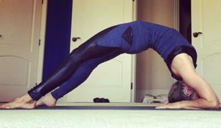 Danica Patrick feet photo thumbnail