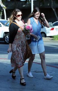 Drew Barrymore feet photo thumbnail