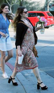 Drew Barrymore feet photo thumbnail