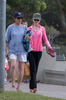 Nicole Kidman feet photo thumbnail