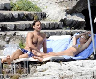 Gwyneth Paltrow feet photo thumbnail