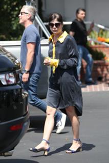Selma Blair feet photo thumbnail