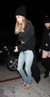 Hailey Bieber feet photo thumbnail