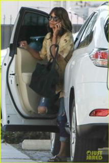 Halle Berry feet photo thumbnail