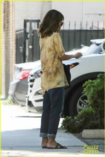 Halle Berry feet photo thumbnail