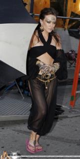 Hilary Duff feet photo thumbnail