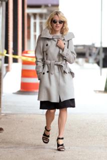 Naomi Watts feet photo thumbnail