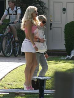 Anna Faris feet photo thumbnail