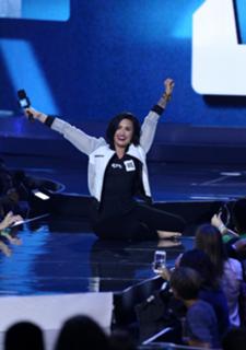 Demi Lovato feet photo thumbnail
