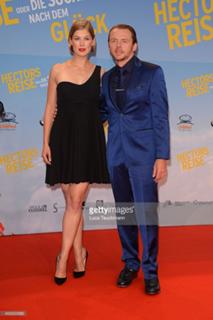Rosamund Pike feet photo thumbnail