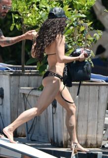 Vanessa Hudgens feet photo thumbnail