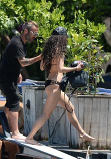 Vanessa Hudgens feet photo thumbnail
