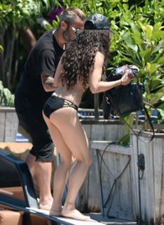 Vanessa Hudgens feet photo thumbnail